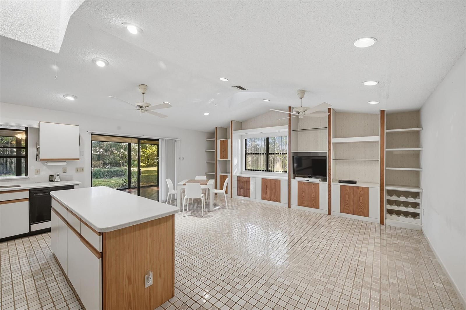 2805 NW 15th Street — photo 10