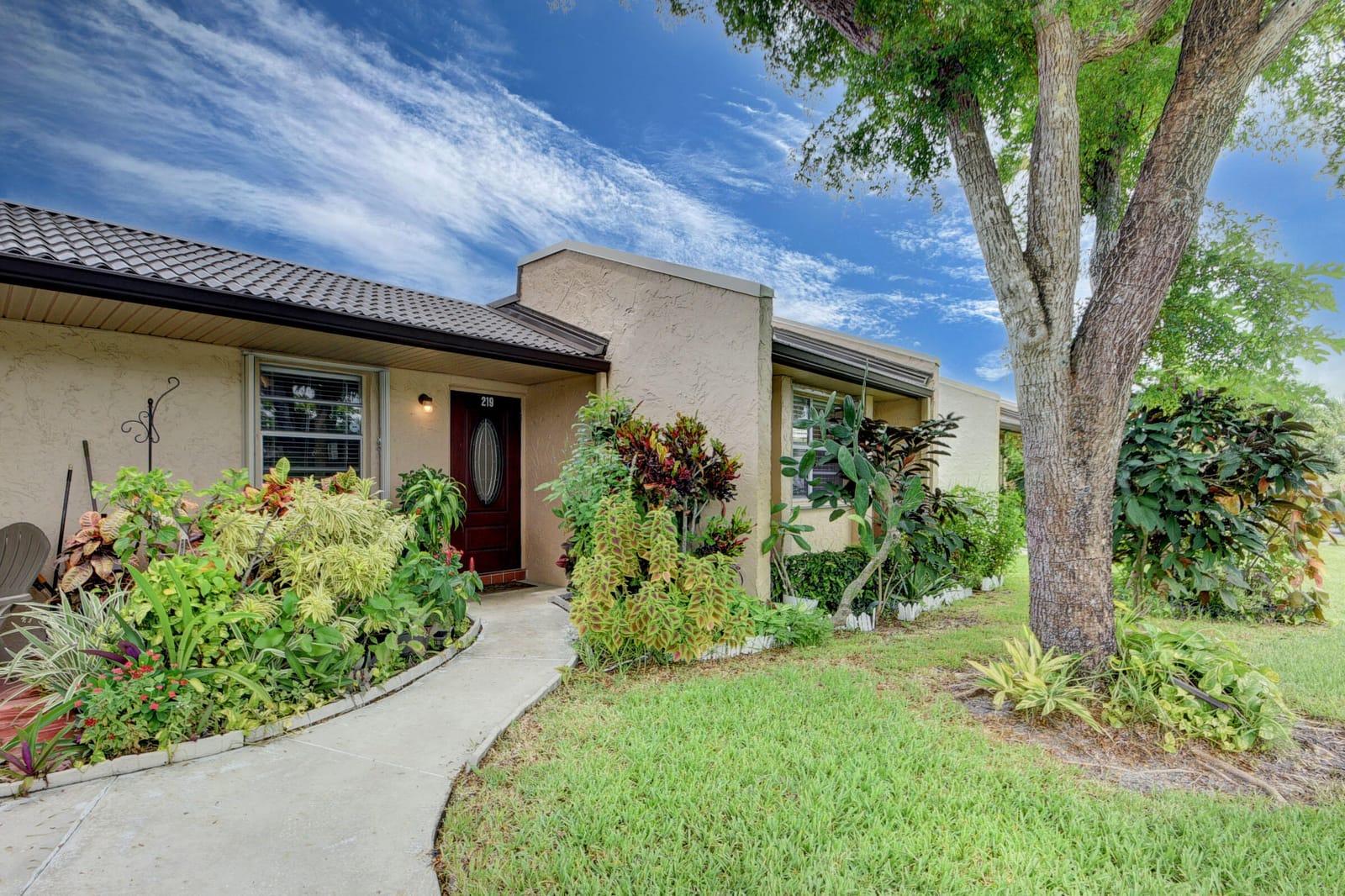 219 Lake Meryl Drive — photo 4