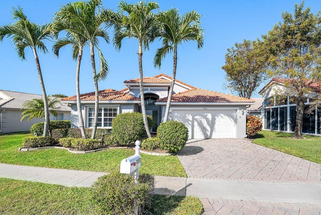 10551 Tropical Breeze Lane, sold in Royal Lakes, Boynton Beach, FL