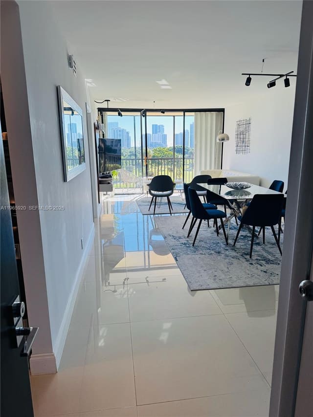20335 W Country Club Drive 608, Aventura, FL 33180