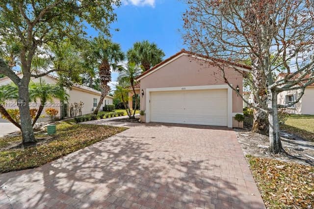 600 NW Treves Court, Port St. Lucie, FL 34986