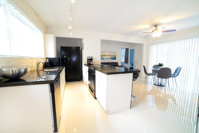 328 Georgia Street 3, Hollywood, FL 33019