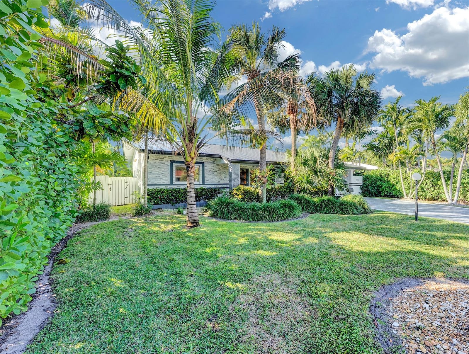 2116 NE 25th Street, Wilton Manors, FL 33305 photo 12