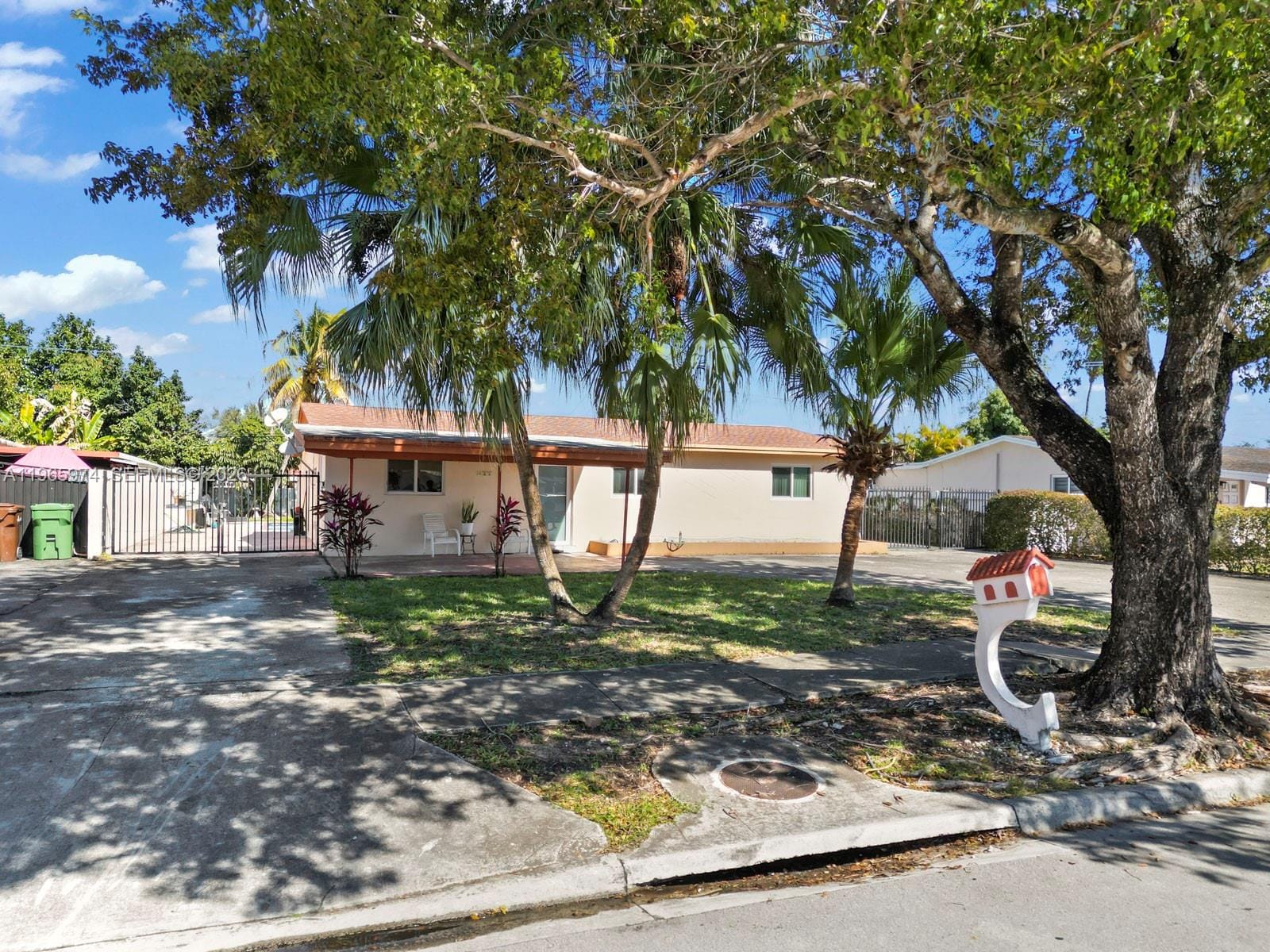655 W 70th Place, Hialeah, FL 33014