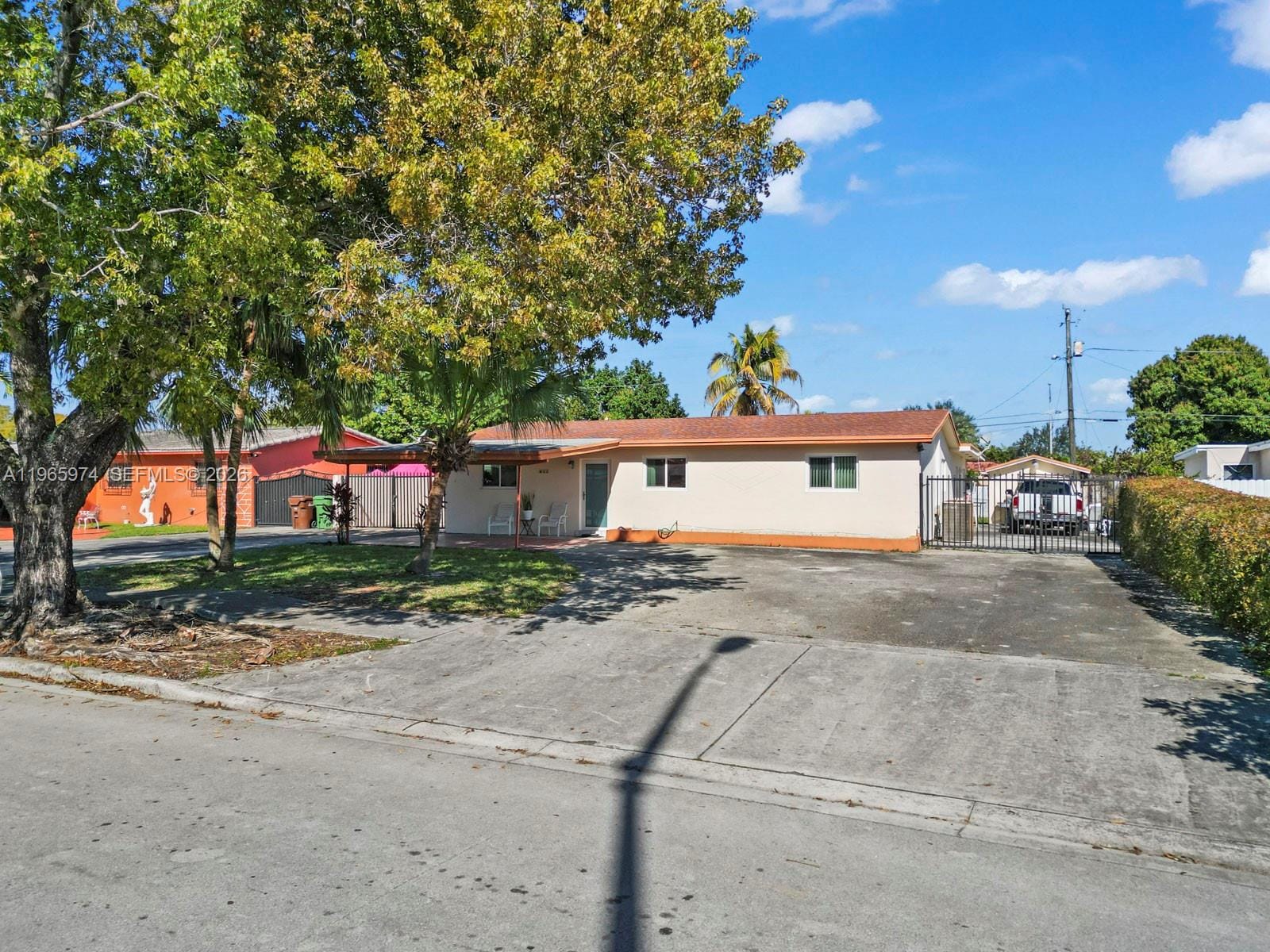 655 W 70th Place, Hialeah, FL 33014 photo 2