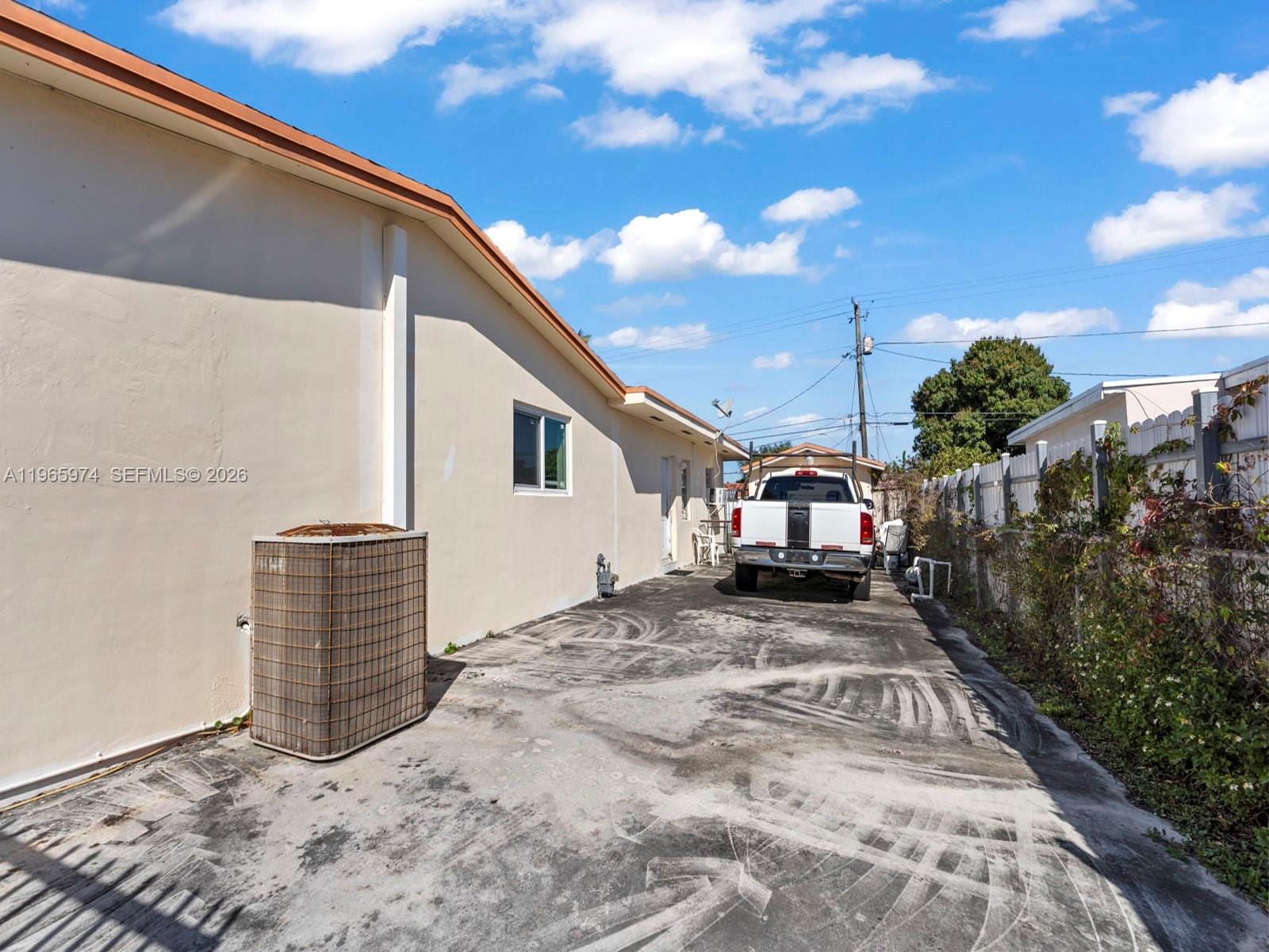 655 W 70th Place, Hialeah, FL 33014 photo 5