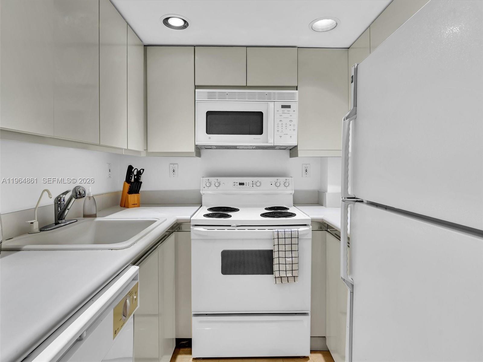 21150 Point Place 305, Aventura, FL 33180 photo 3