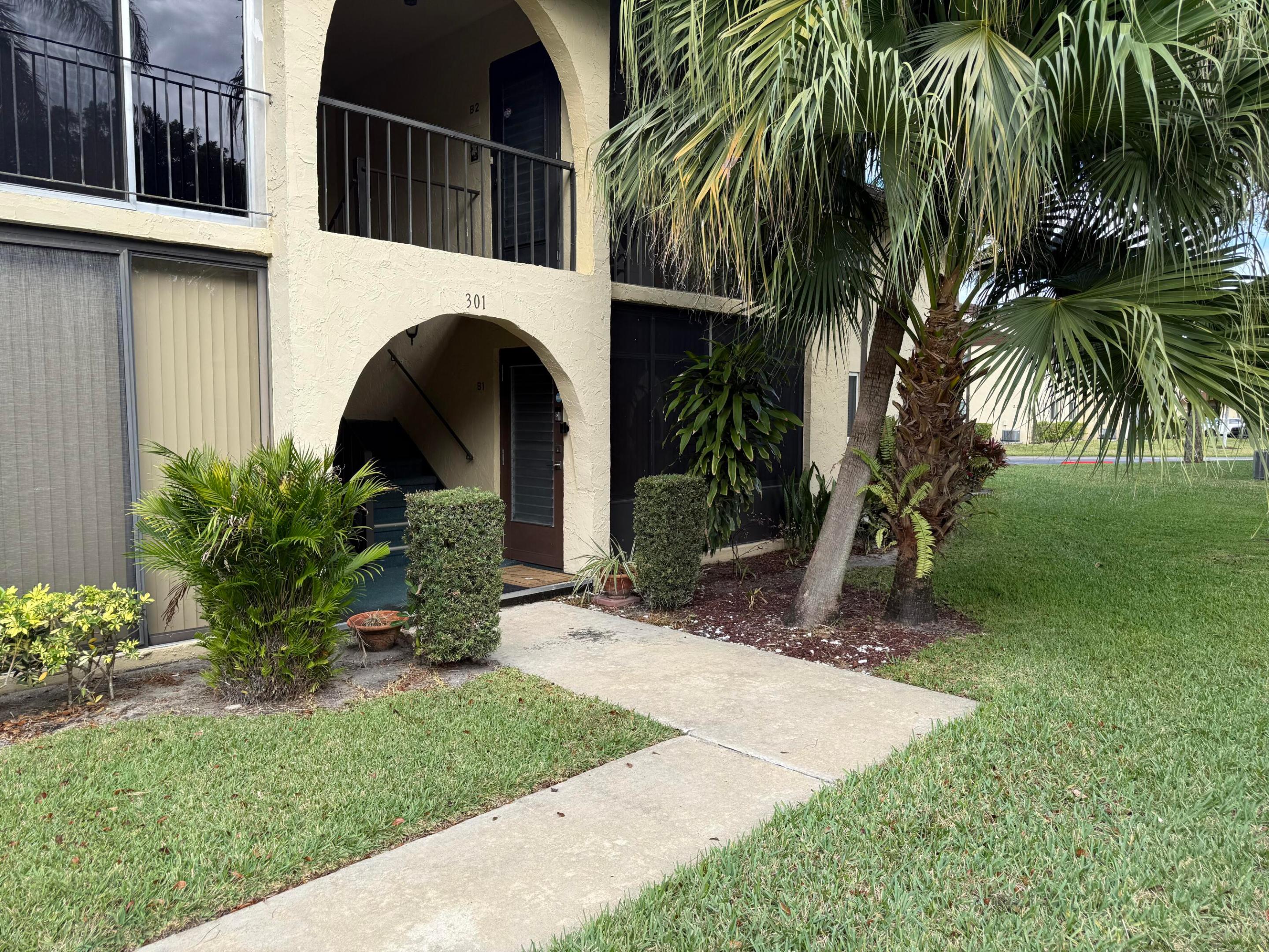 301 Pine Ridge Circle B-1, Greenacres, FL 33463, Greenacres