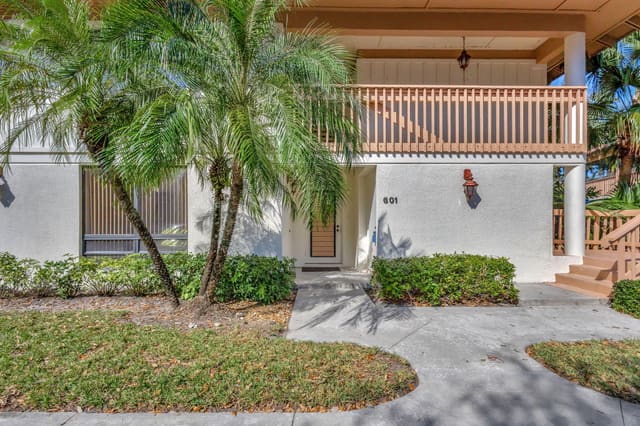 601 Brackenwood Cove, sold in Golf Villas, Palm Beach Gardens, FL