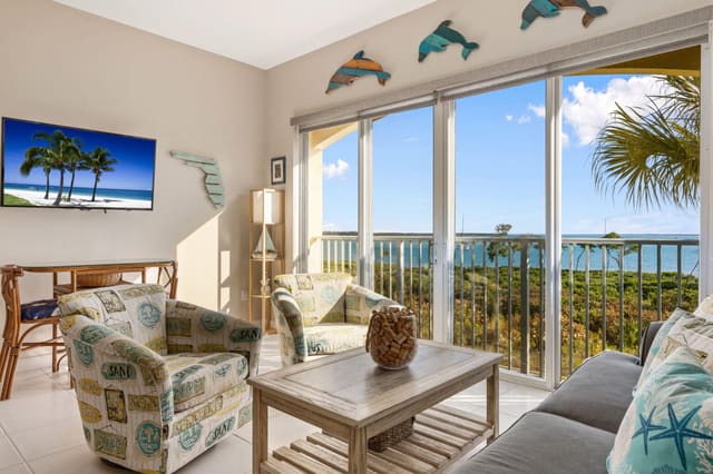 27 Harbour Isle Drive W 203, Hutchinson Island, FL 34949