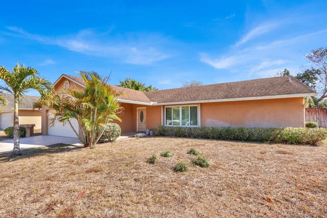 105 Sunflower Circle, sold in Hawthorn, Royal Palm Beach, FL