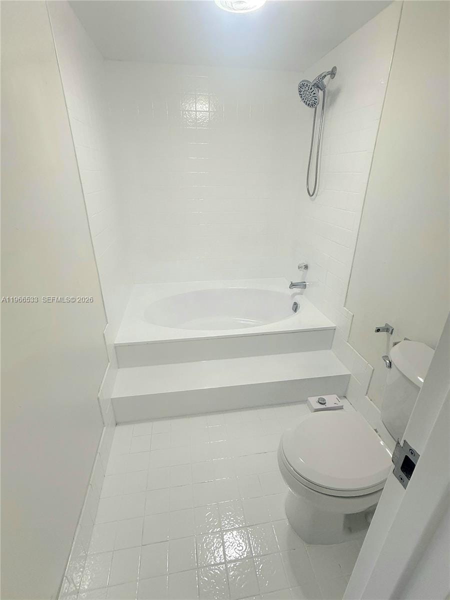 16546 NE 26th Avenue 2B, North Miami Beach, FL 33160 photo 11