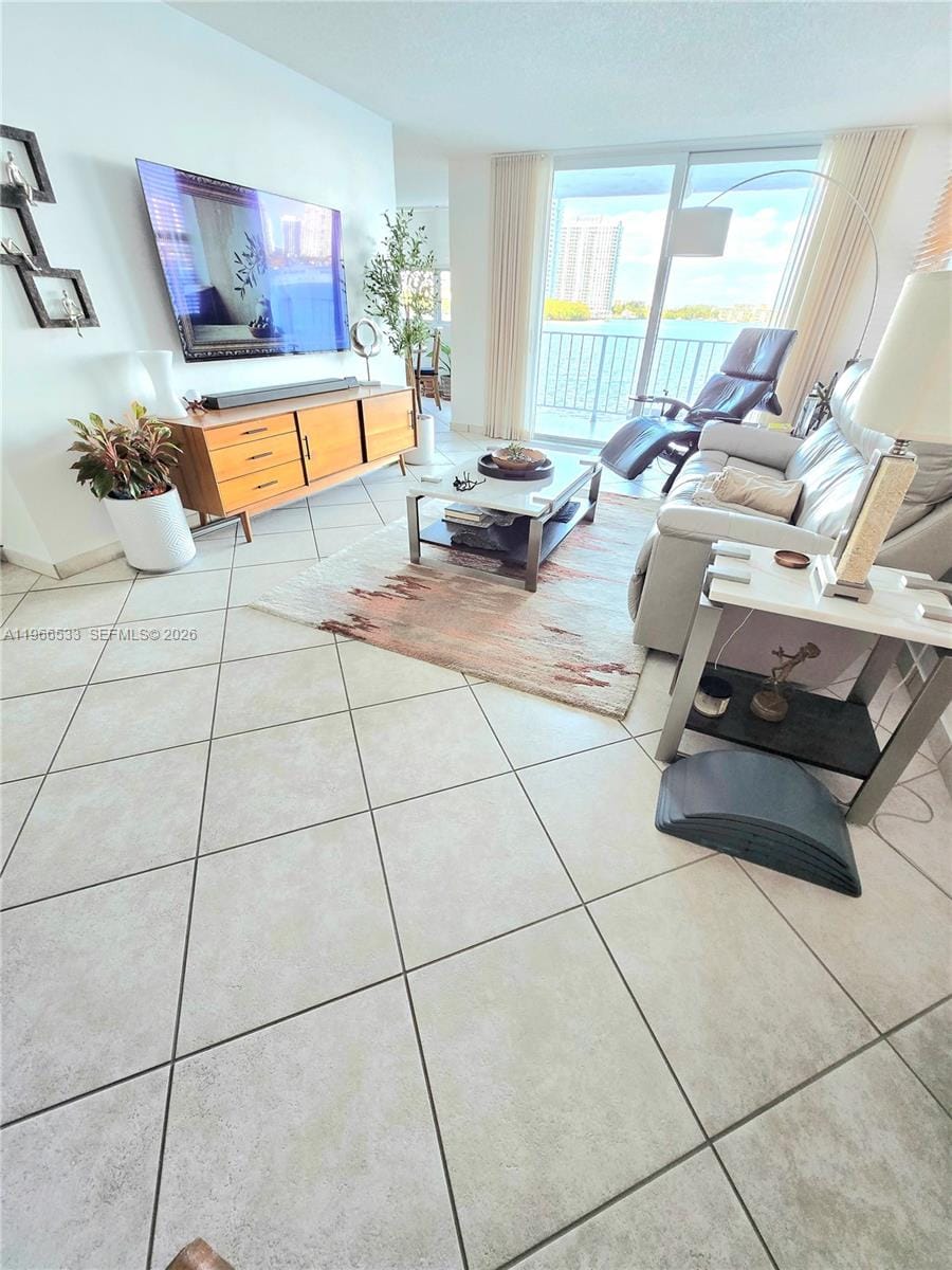 16546 NE 26th Avenue 2B, North Miami Beach, FL 33160 photo 4