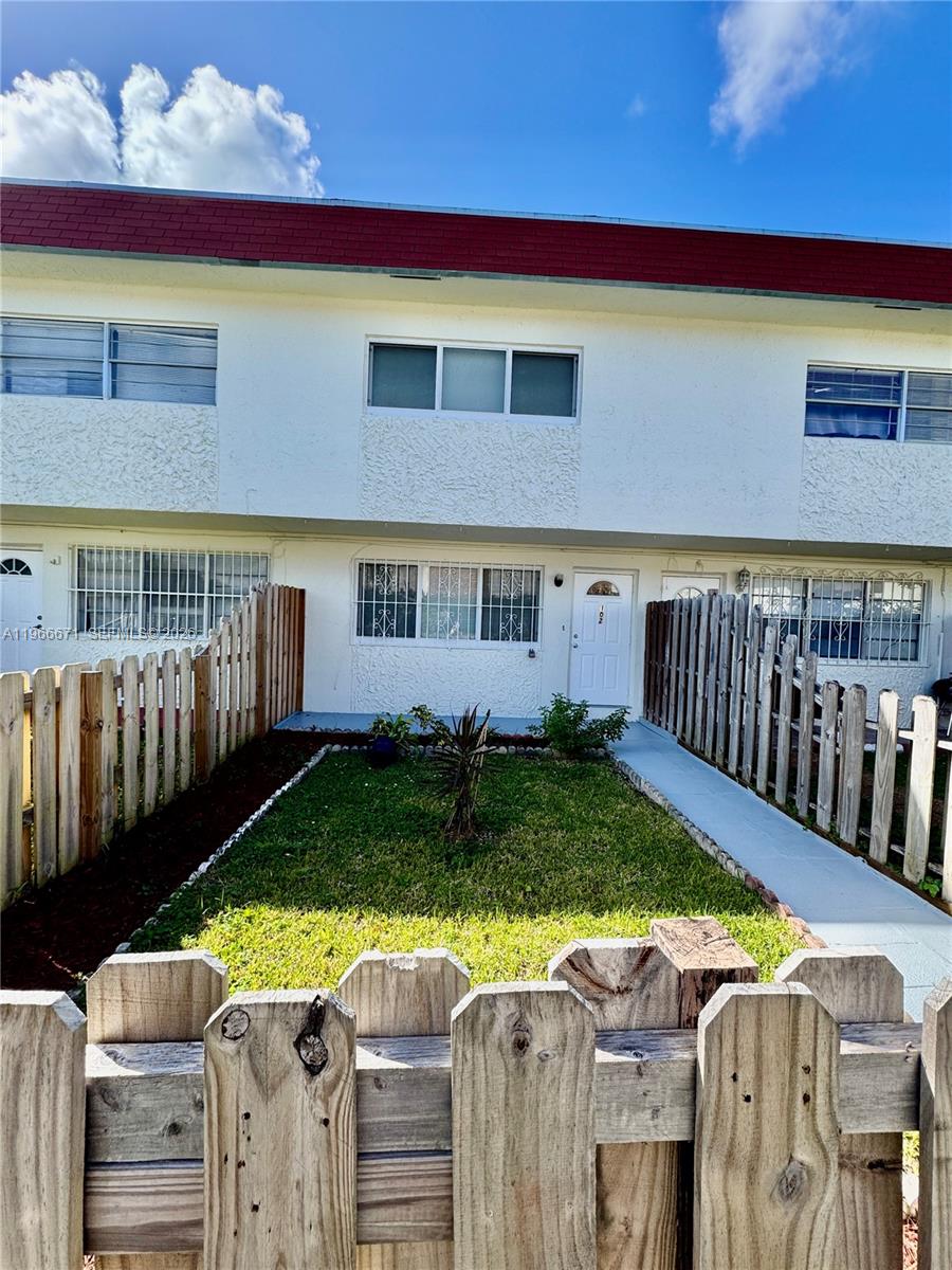 1481 NE 150th Street 102, Miami, FL 33161, Miami