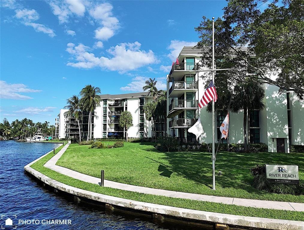 1301 River Reach Drive 306 — photo 2