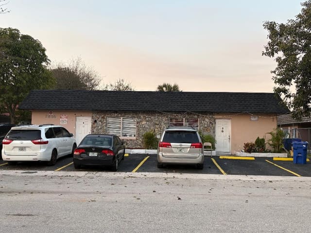 7625 SW 10th Street, North Lauderdale, FL 33068