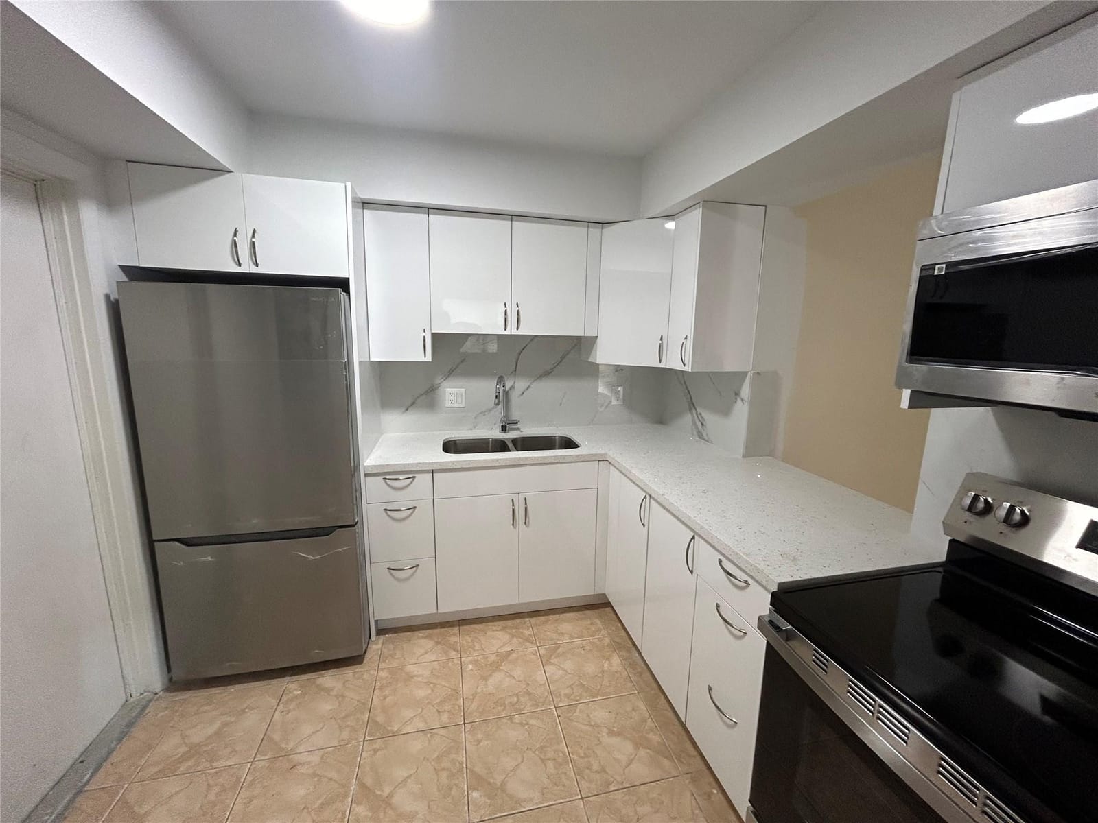 7625 SW 10th Street — photo 2