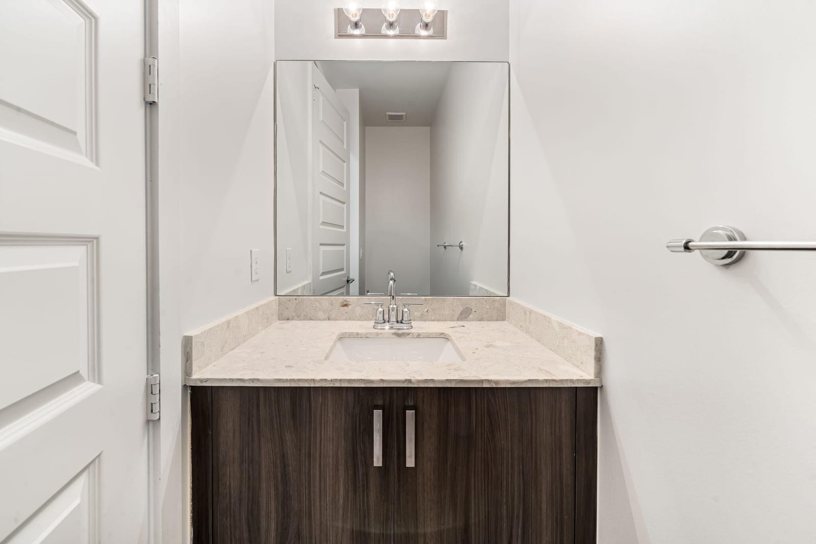 511 Pioneer Way — photo 12