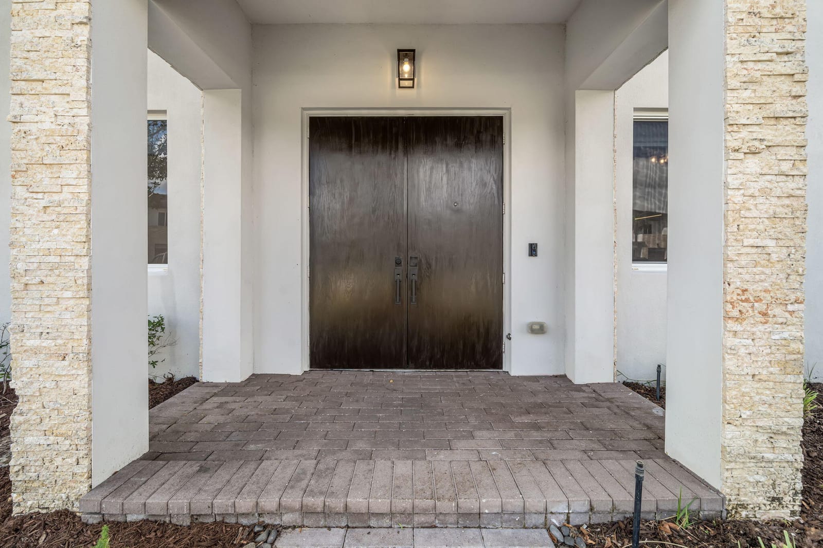 511 Pioneer Way — photo 3
