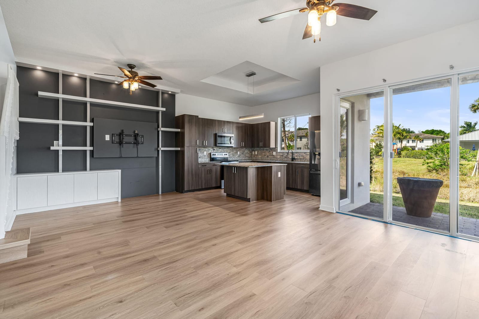 511 Pioneer Way — photo 4