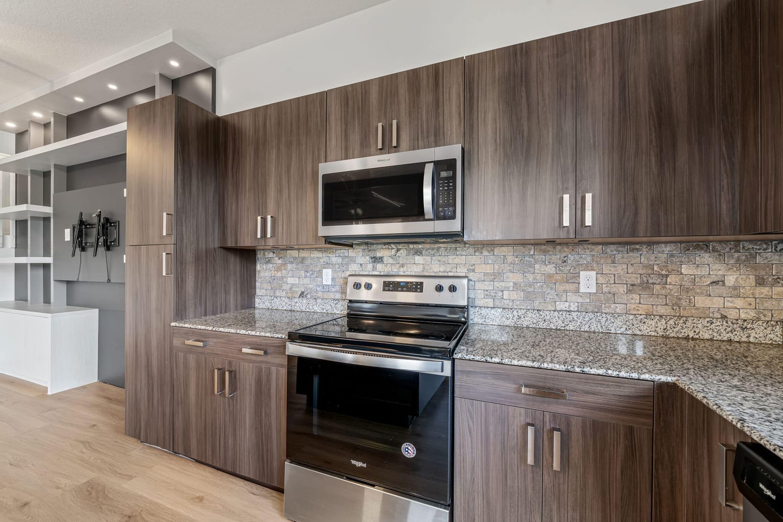 511 Pioneer Way — photo 7