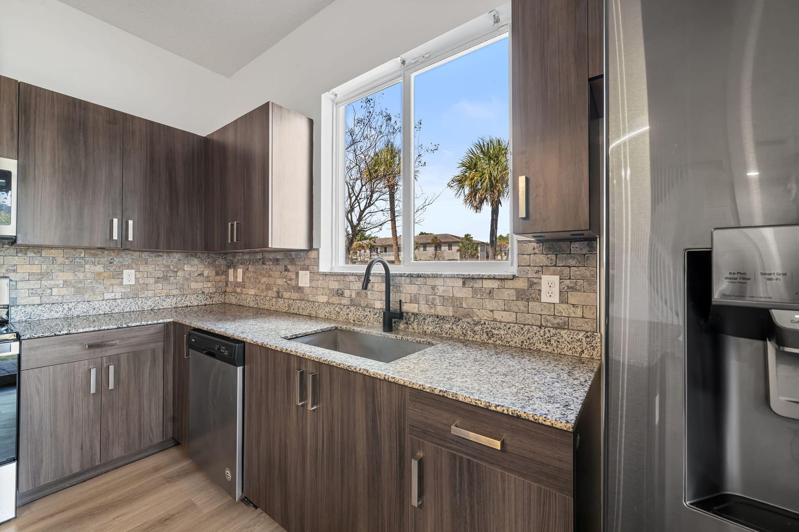 511 Pioneer Way — photo 8