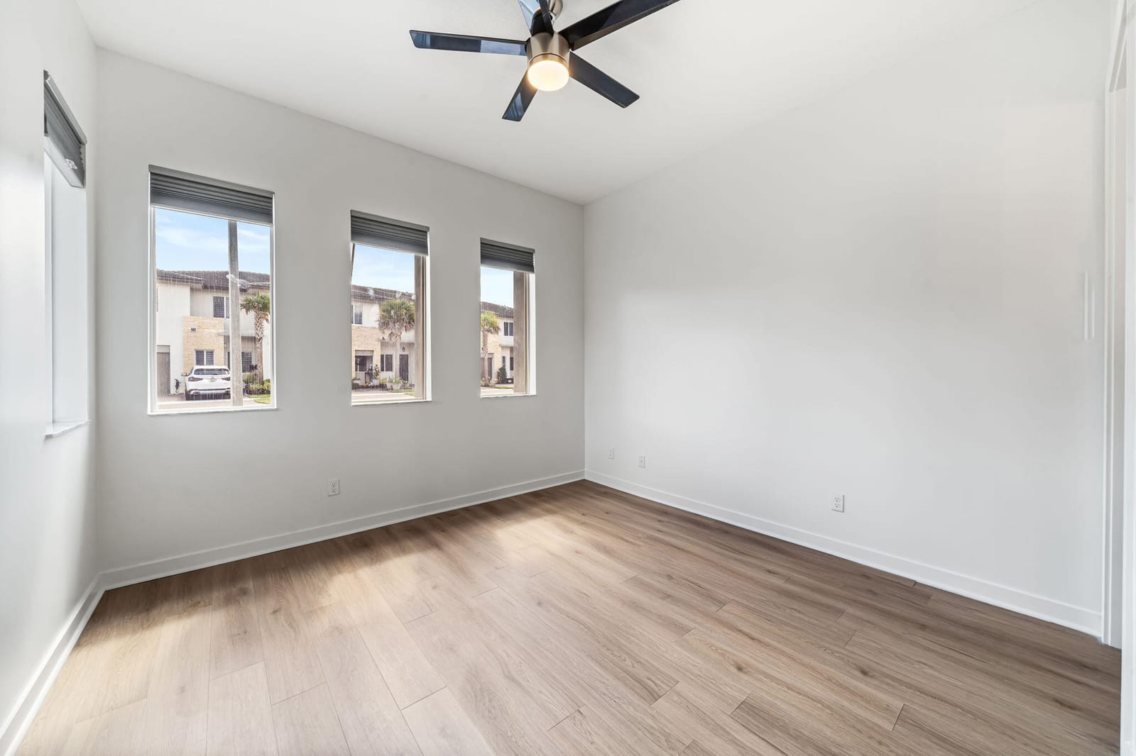 511 Pioneer Way — photo 10