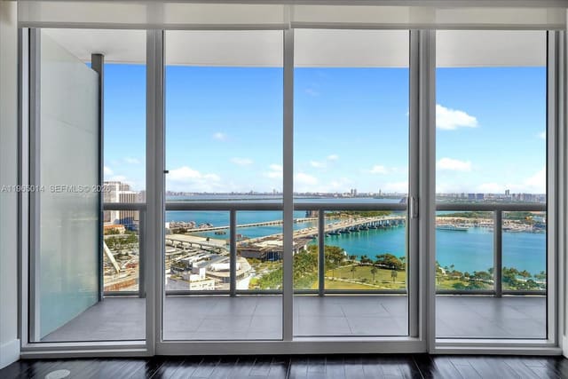 888 Biscayne Boulevard 3111, Miami, FL 33132