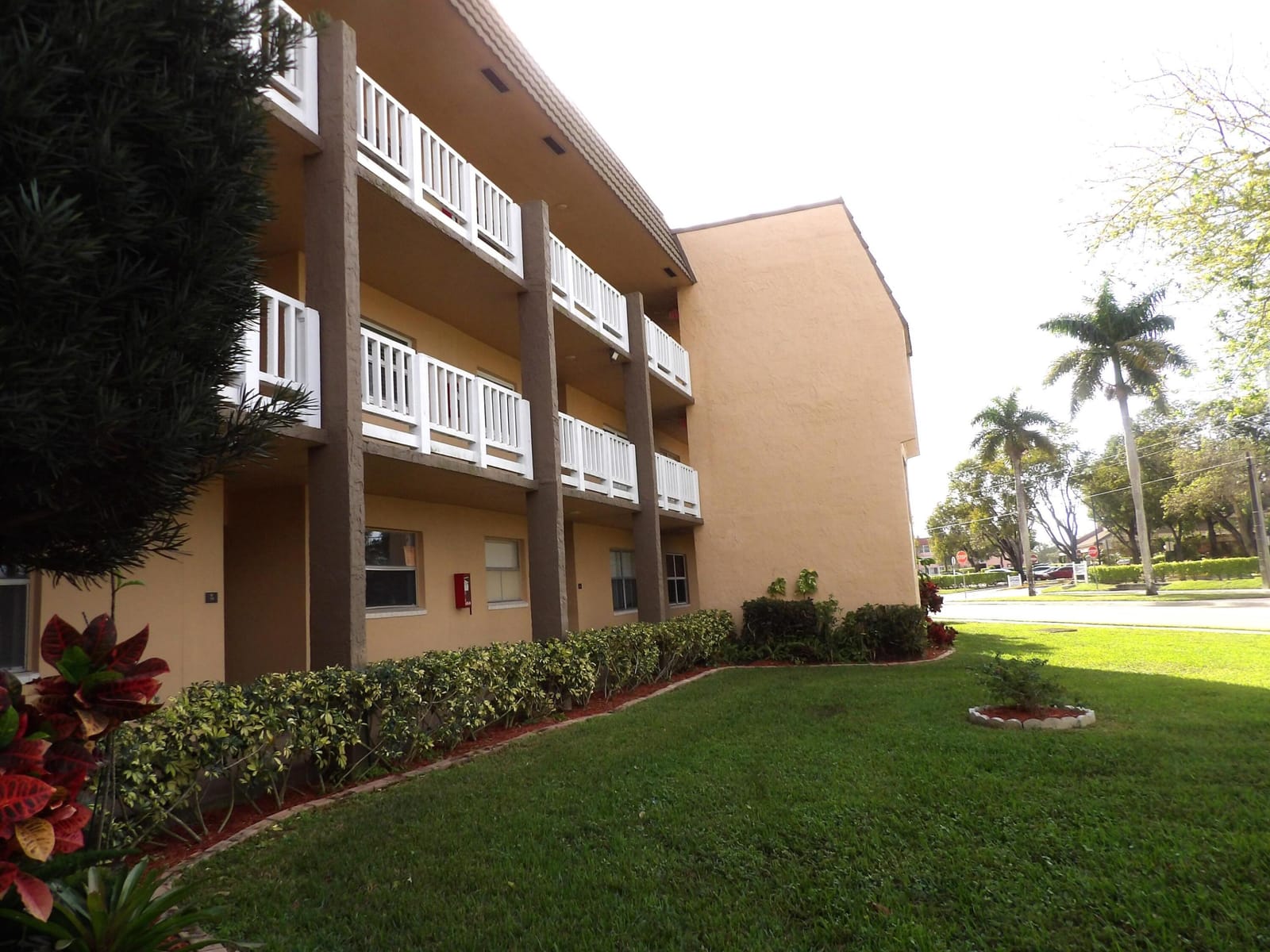 9310 Sunrise Lakes Boulevard 108 — photo 2