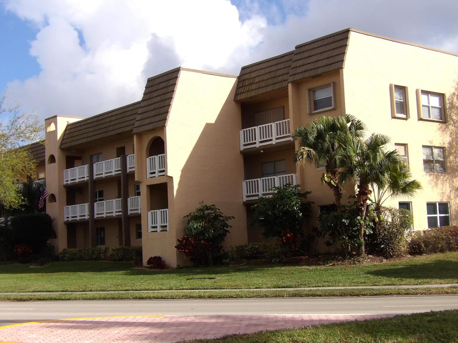 9310 Sunrise Lakes Boulevard 108 — photo 3