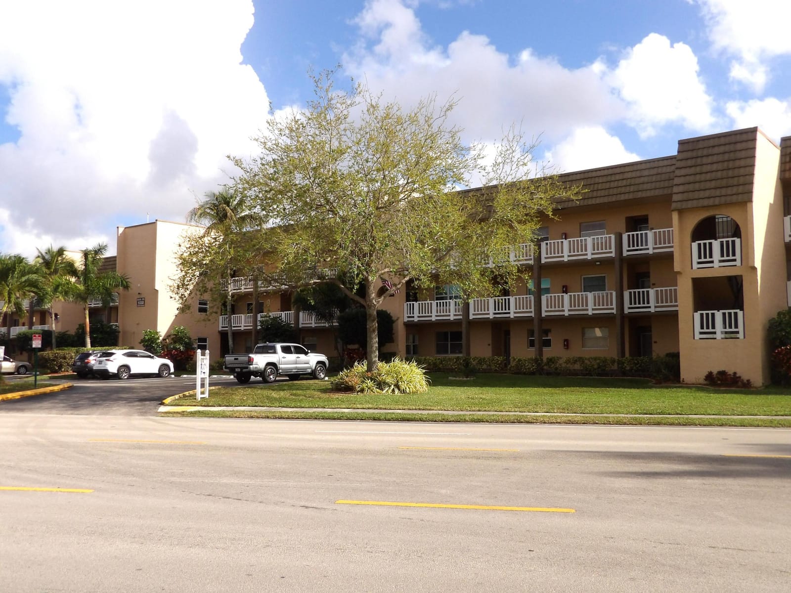 9310 Sunrise Lakes Boulevard 108 — photo 4