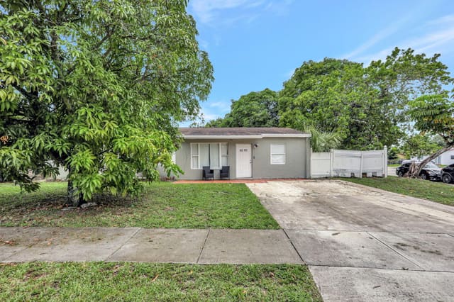 6290 SW 18th Place, sold in Broadview Country Club Es, North Lauderdale, FL