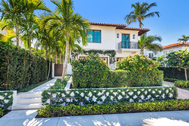 218 Everglade Avenue, sold in Ocean Park H W Robbins, Palm Beach, FL