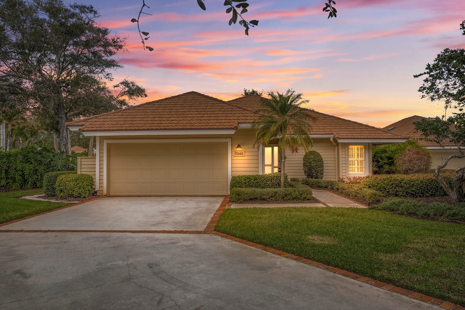 7040 SE Winged Foot Drive — photo 2