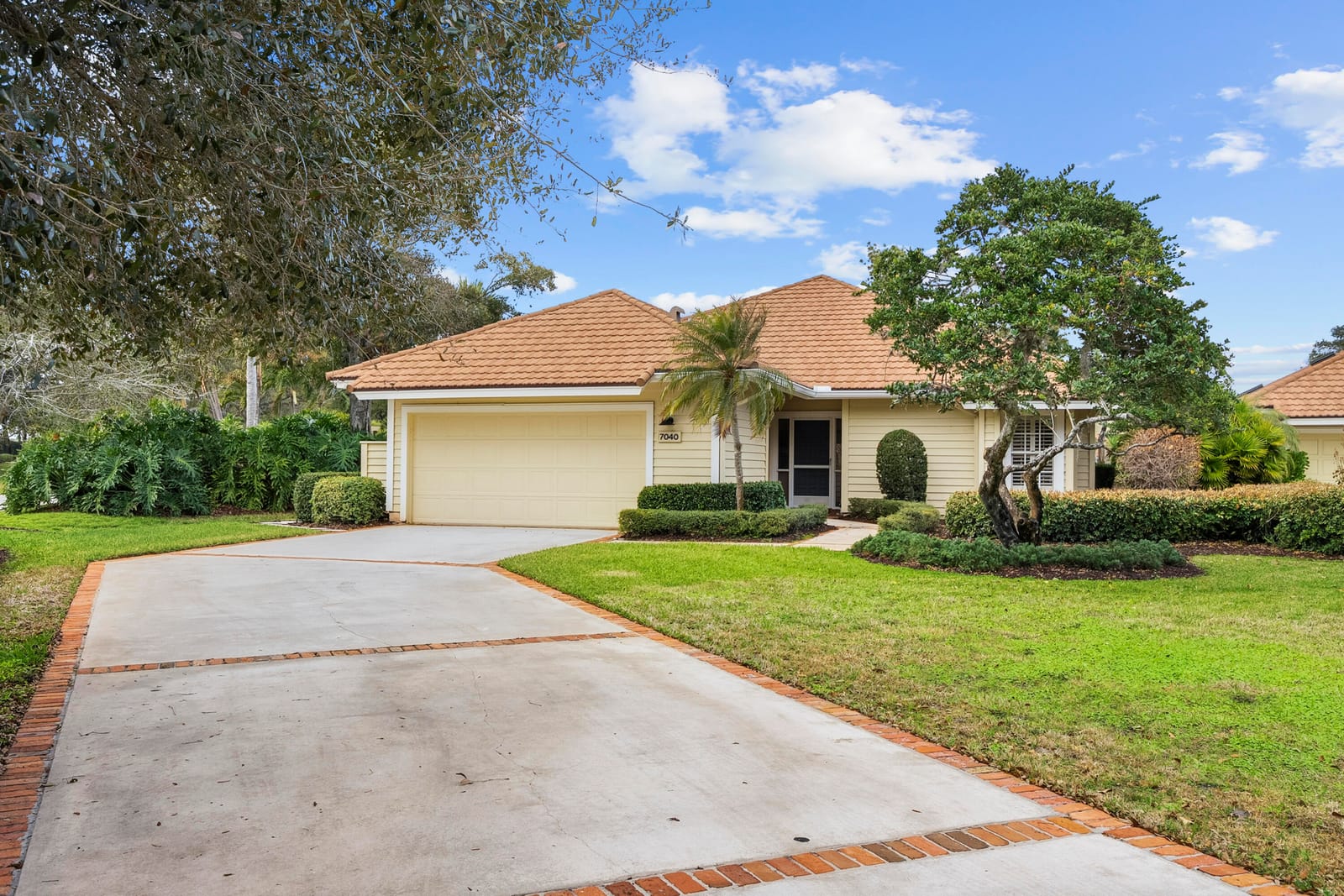 7040 SE Winged Foot Drive — photo 3