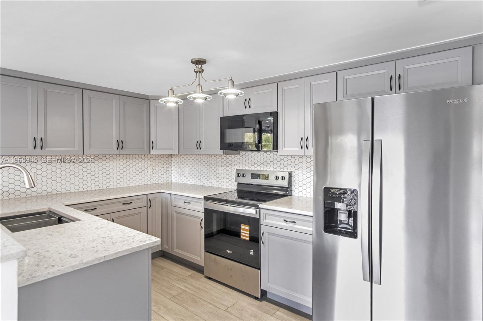 4705 SW 62nd Avenue 204 — photo 3