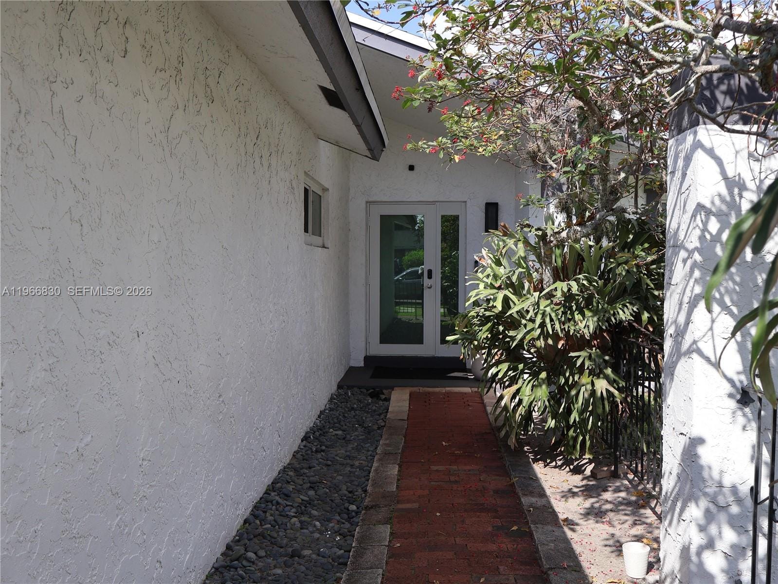 5505 SW 9th Street 0 — photo 2