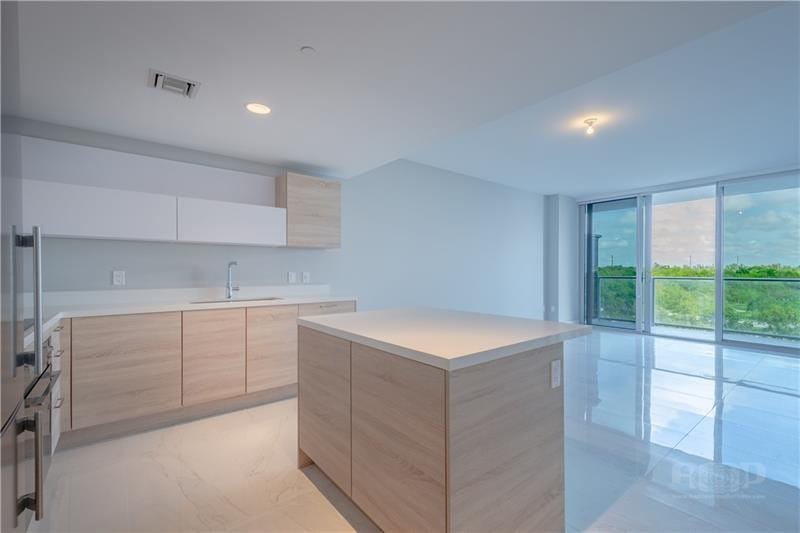 16385 Biscayne Boulevard 405 — photo 2