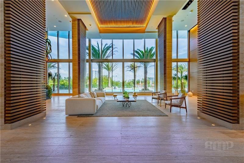16385 Biscayne Boulevard 405 — photo 12