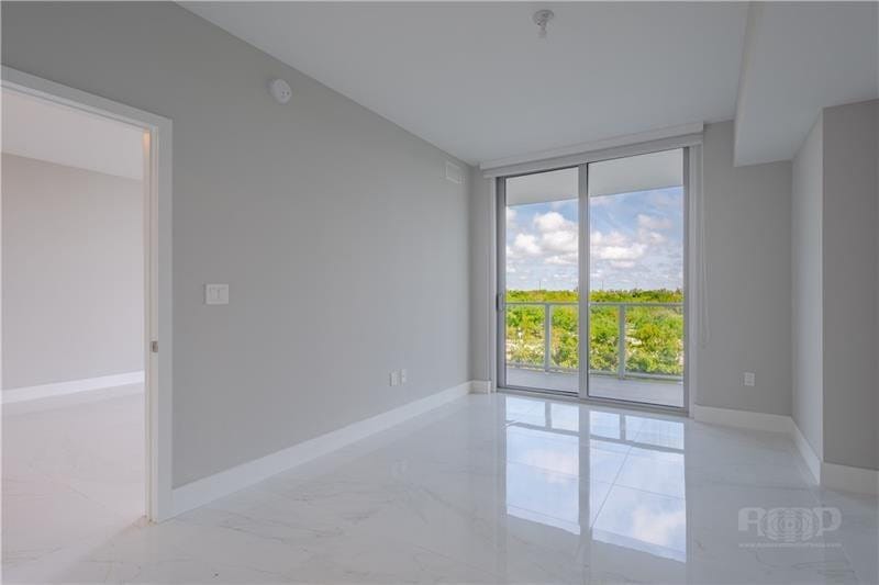 16385 Biscayne Boulevard 405 — photo 3