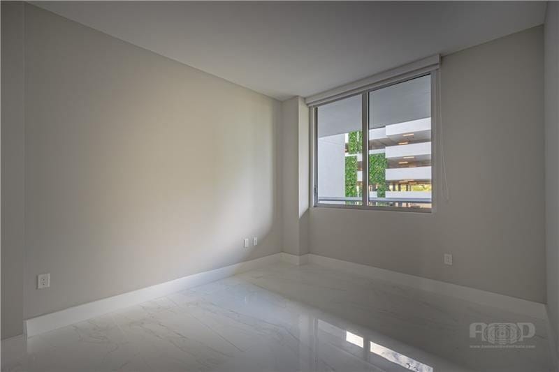 16385 Biscayne Boulevard 405 — photo 6