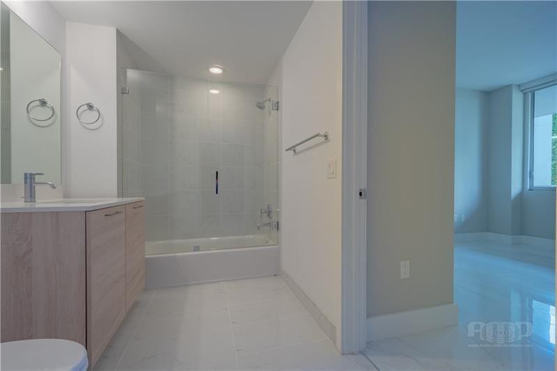 16385 Biscayne Boulevard 405 — photo 10