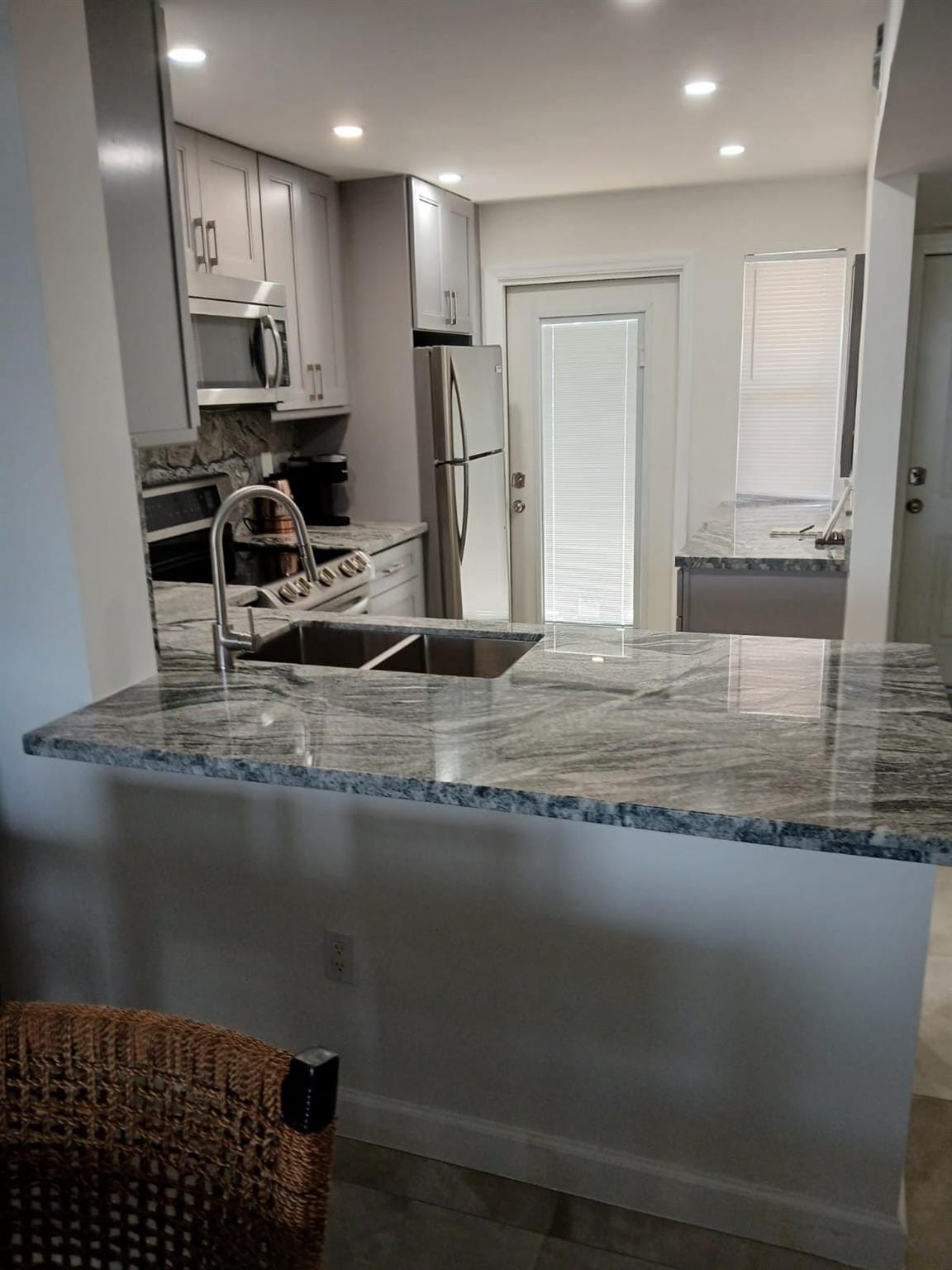 1893 S Ocean Drive 605 — photo 5