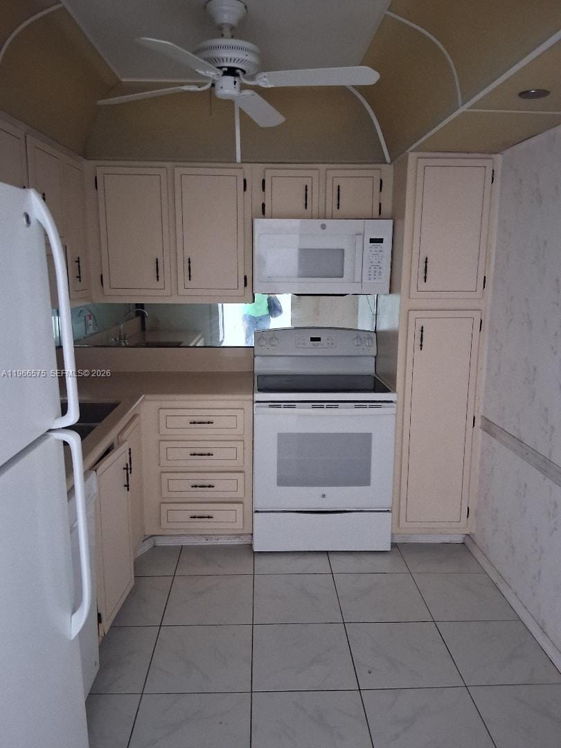 1300 St Charles Place 302 — photo 11