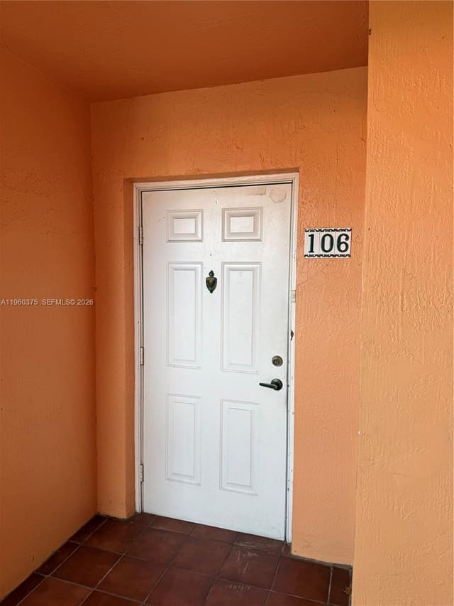 4677 NW 9th Street 106, Vista Al Lago Condo, Miami, FL