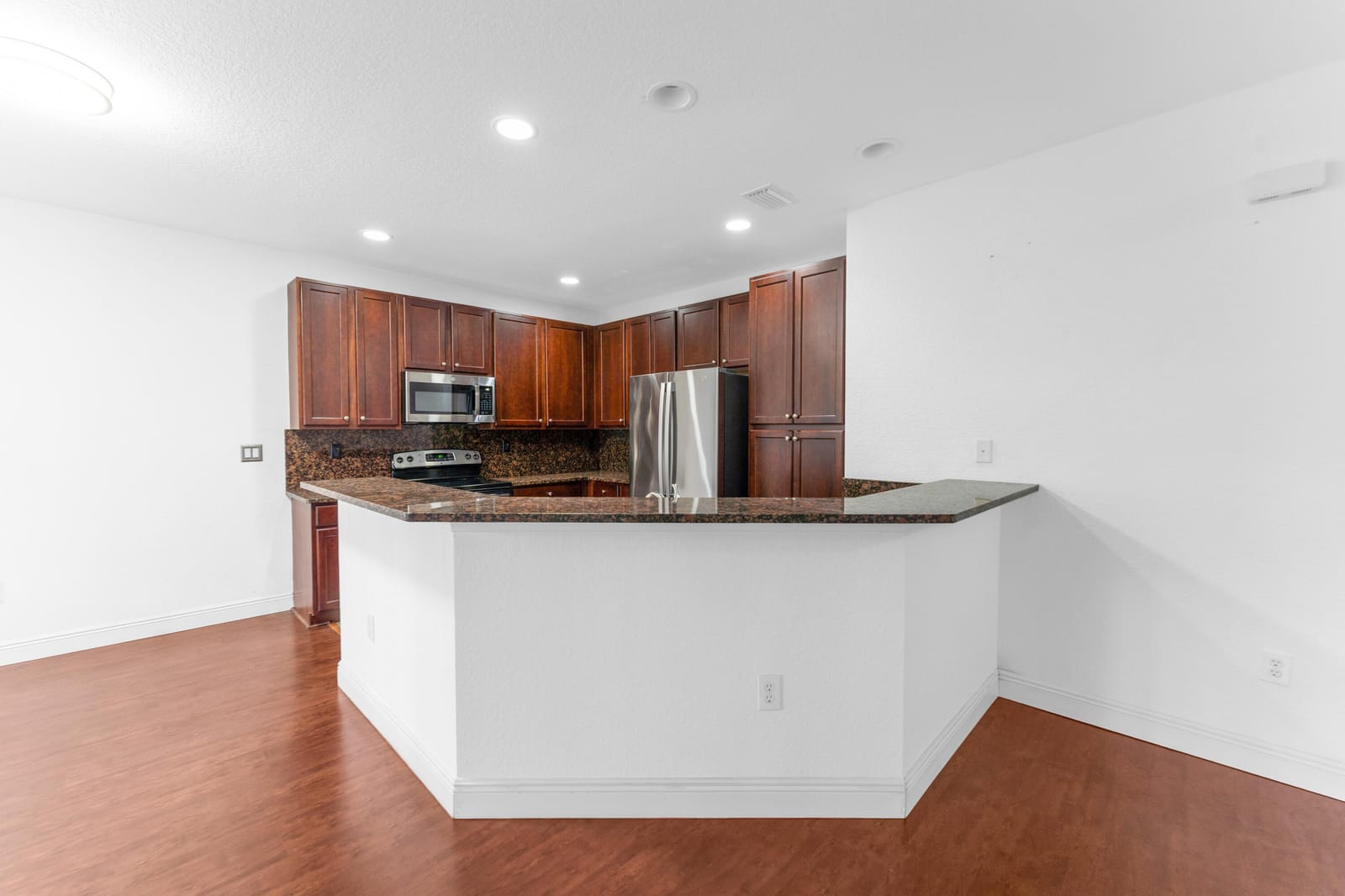 6077 Grand Cypress Circle W — photo 2