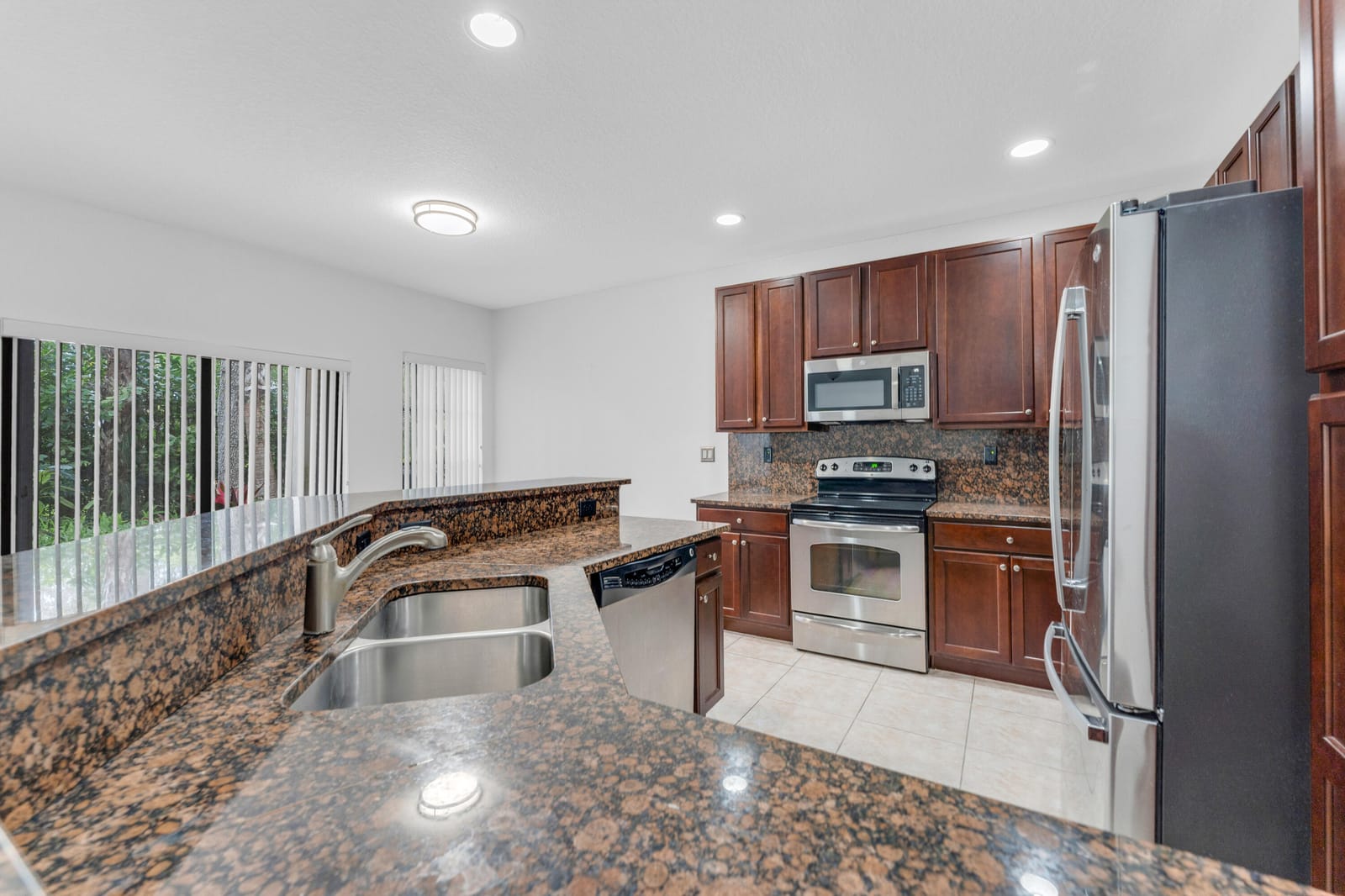 6077 Grand Cypress Circle W — photo 5