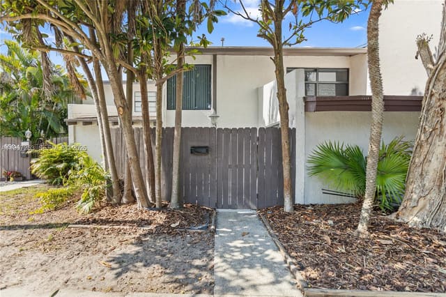 6502 SW 114th Avenue, sold in Snapper Creek Townhouses, Miami, FL