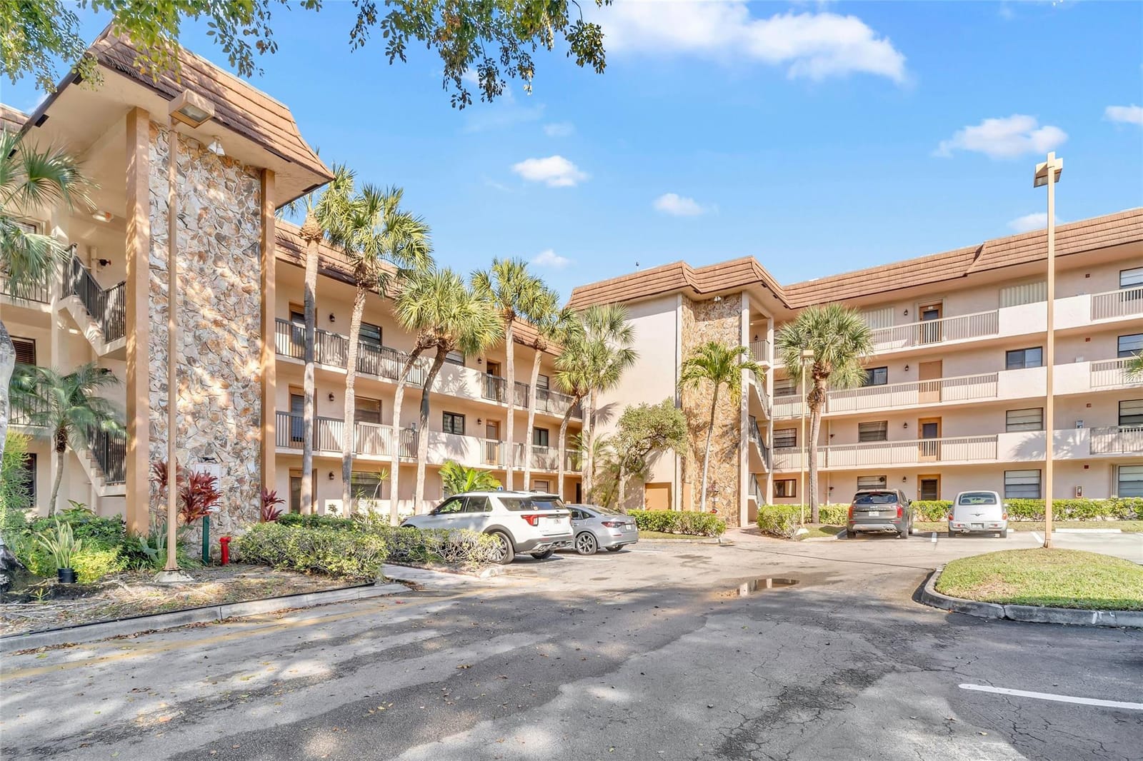 4975 E Sabal Palm Boulevard 408 — photo 2