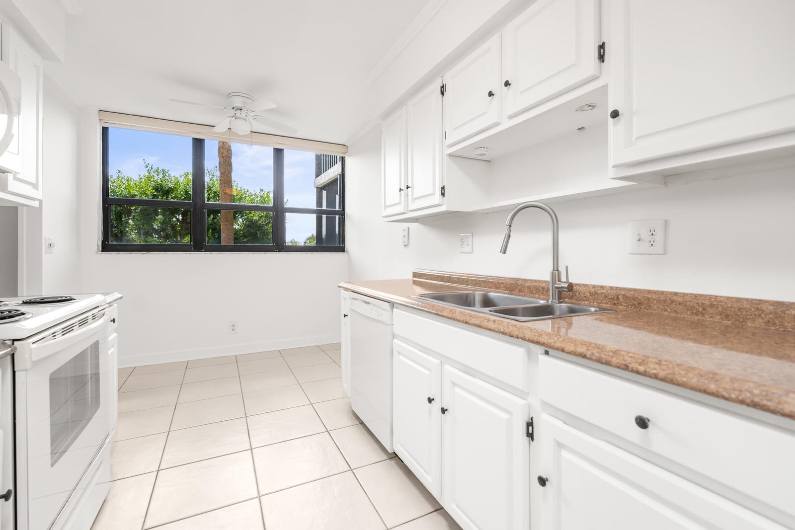 800 Jeffery Street 208 — photo 7